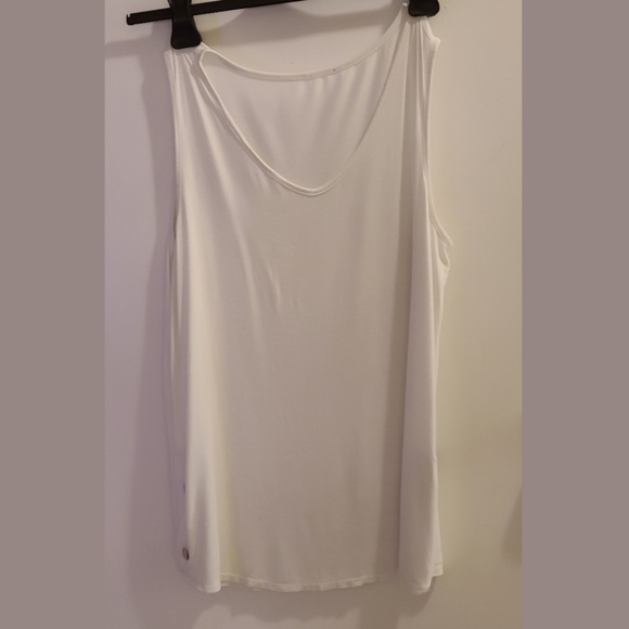 🦇2/$15-White, flowy, tank top - Picture 2 of 12